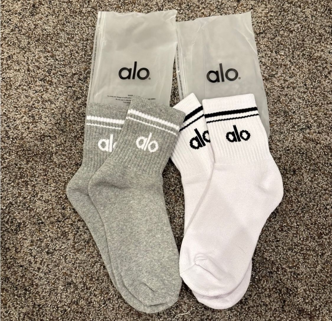 2 Pairs Of Alo Yoga Unisex Throwback Socks Grey And White