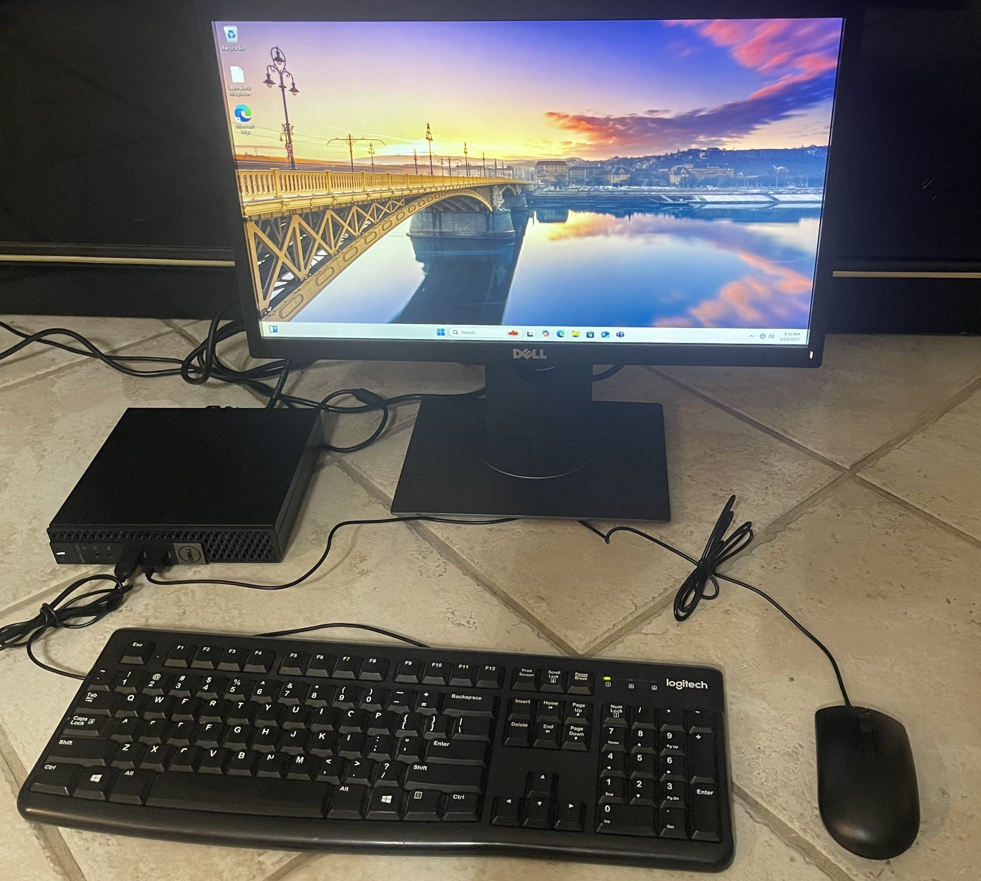 Dell Desktop Computer Win11 - Including Monitor Keyboard Mouse. Same OS On Laptop And Tablet