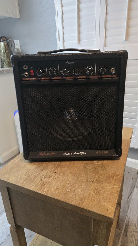 Guitar Amplifier GA 15-R