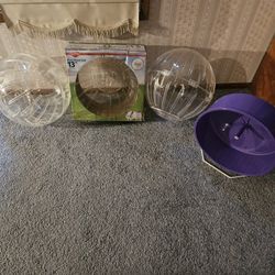 Pet Run-About Balls ×3 plus a run-wheel