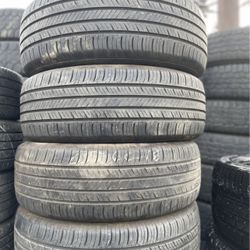 235/60/18 vendo un set de llantas usadas excelente condiciones de vida las 4 ✅🤩I am selling a set of used tires, all 4 in excellent living conditions