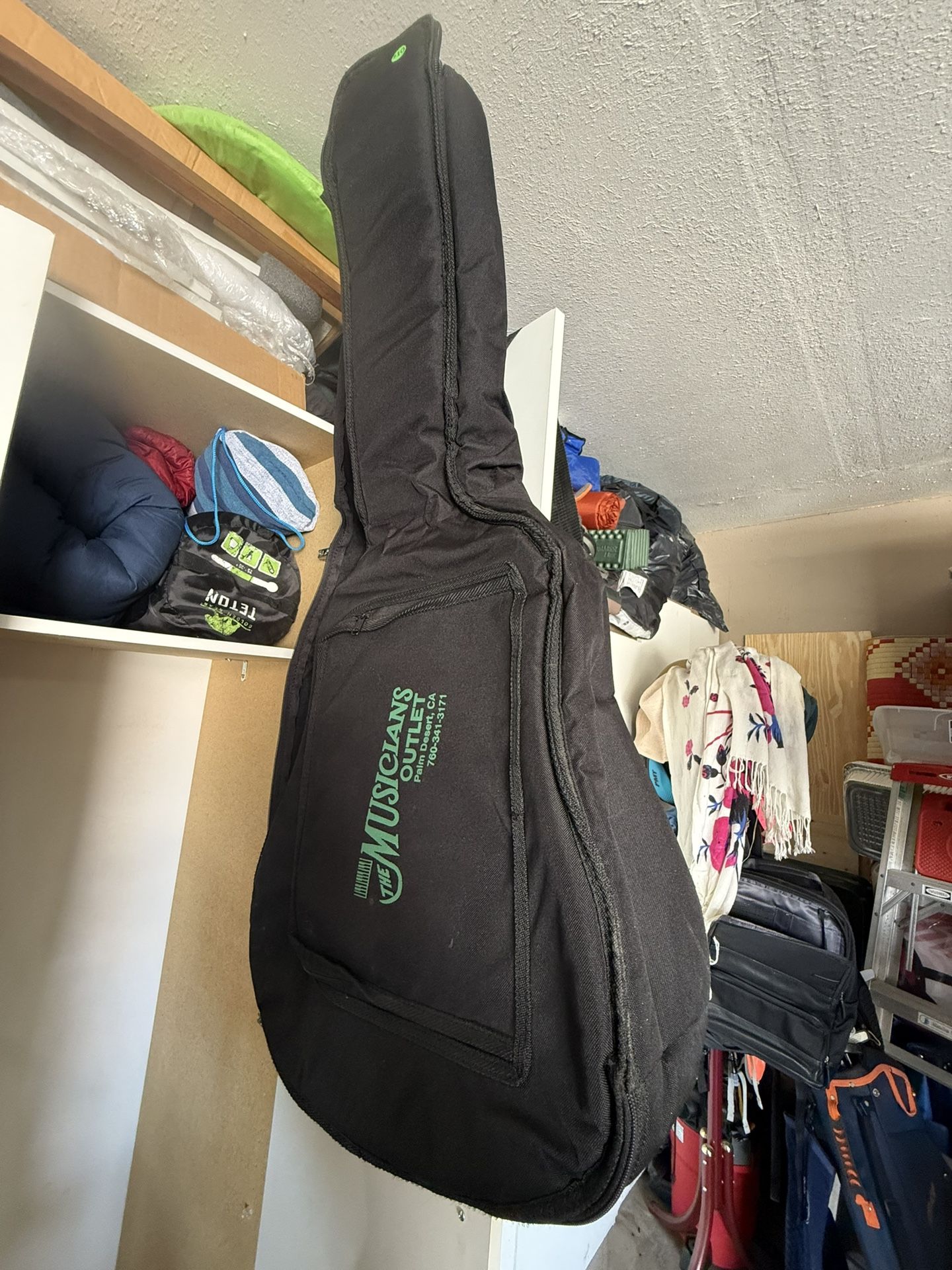 Nice Like New Guitar Bag With Thick Pads