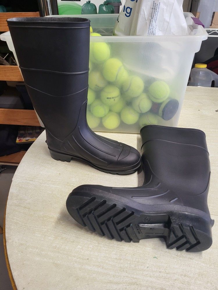 Size 11 Heavy Duty Rubber Boots - NEW