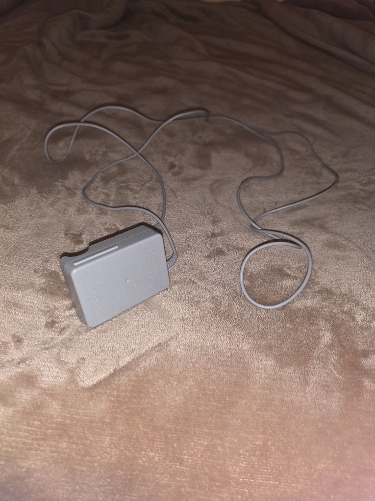 OFFICIAL Nintendo 3DS/2DS/DSi Charger