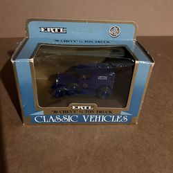 Diecast  ERTL Classic Vehicle.'30 Chevy 1/2 Ton Truck Chicago Police Model