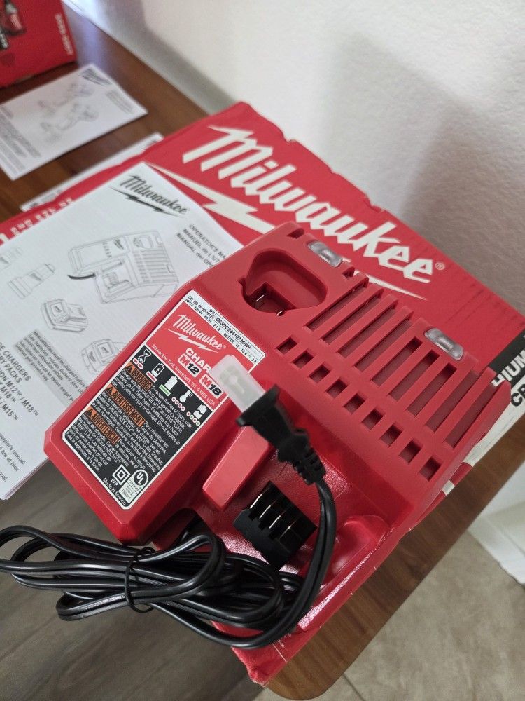Milwaukee M18 M12 Charger
