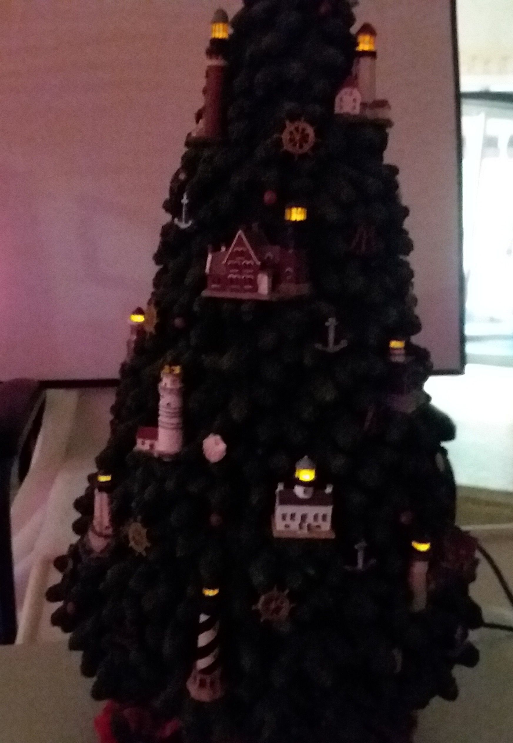 DANBURY MINT LIGHTHOUSE CHRISTMAS TREE....RETIRED.. for Sale in Lusby