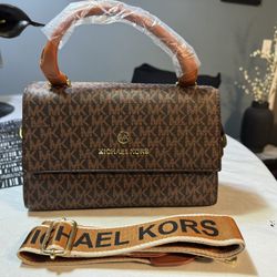 Muchael Kors Medium Crossbody Bag 