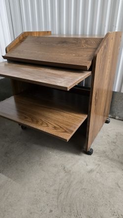 Computer Desk (W: 28" H: 33" D: 26") 
