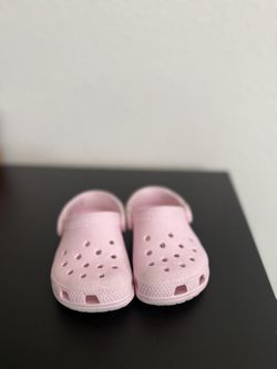 6c Light Pink Crocs