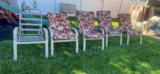 5 Reclining aluminum chairs and 4 cushions