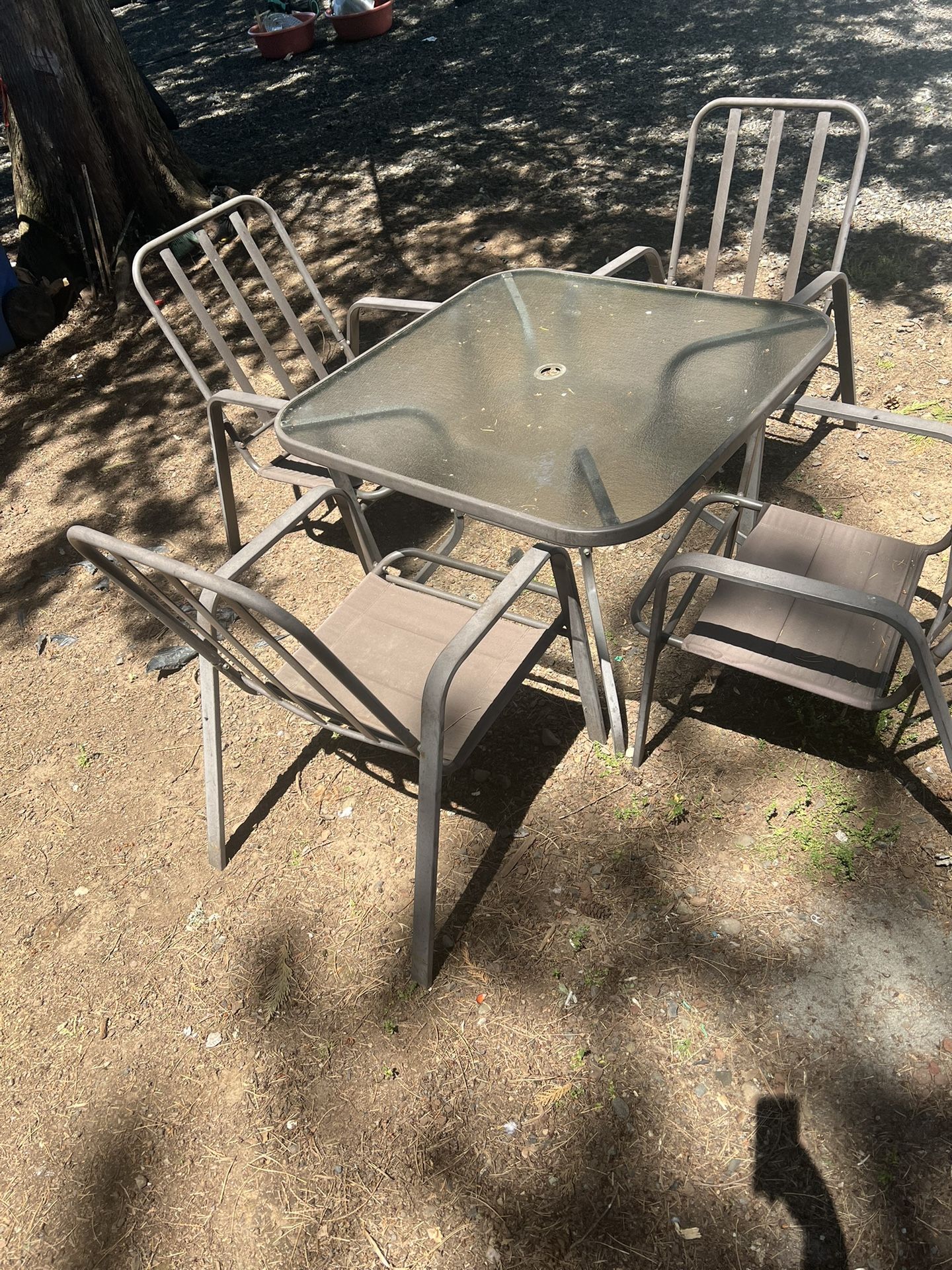 Patio Table And 4 Chair 