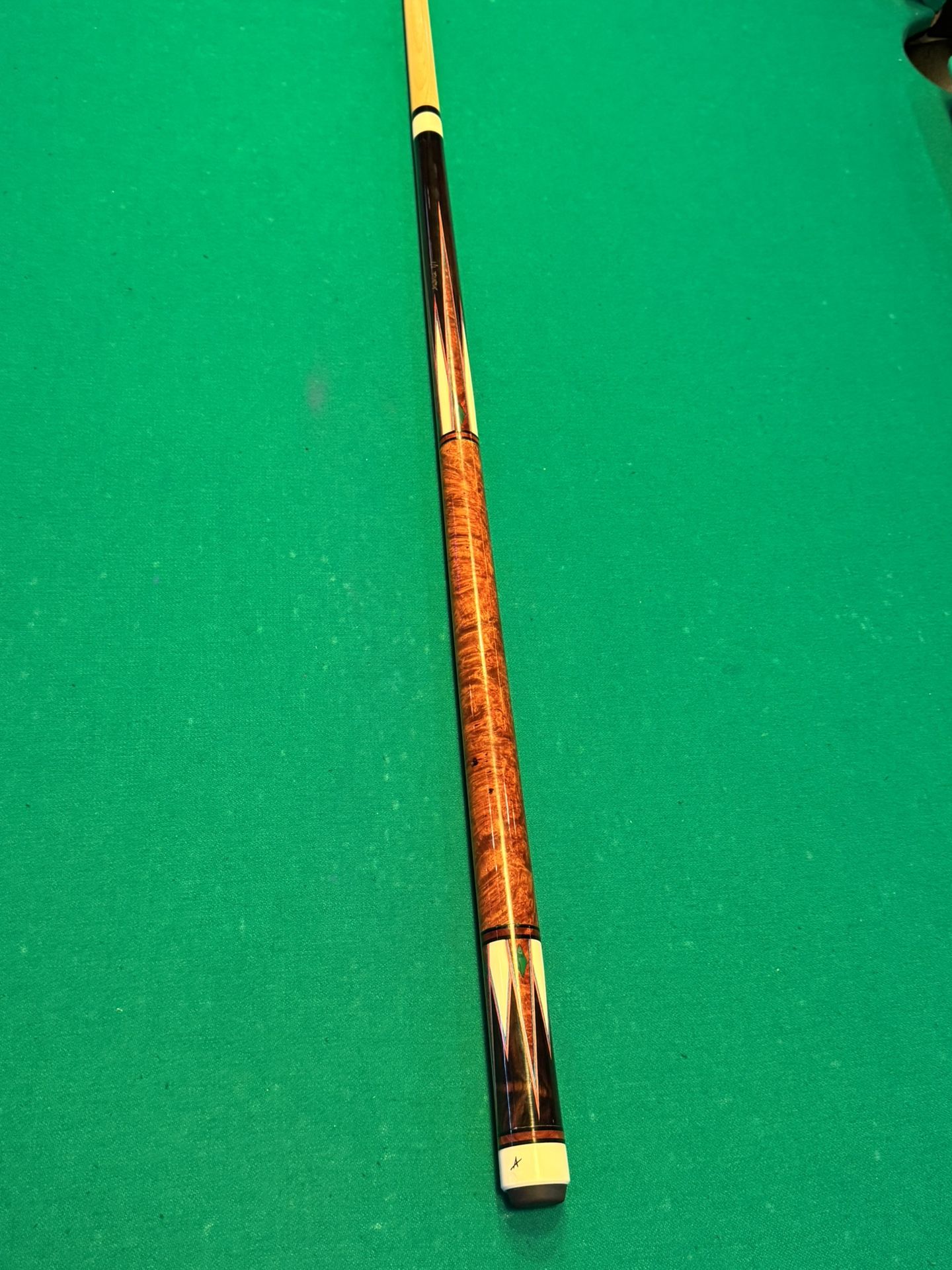 pool cue. 19 oz. custom wood cue
