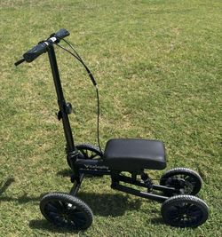 Orthopedic knee scooter