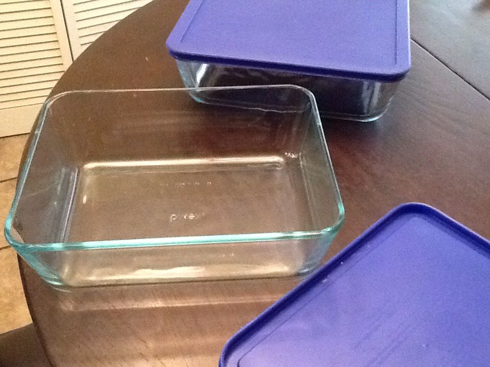 2 Pyrex oven baking dishes