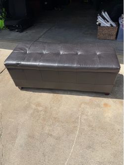 Safavieh Maiden Bench with Leather Upholstery and Storage, Brown