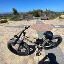 MONGOOSE FAT TIRE BIKE + ACCESSORIES 