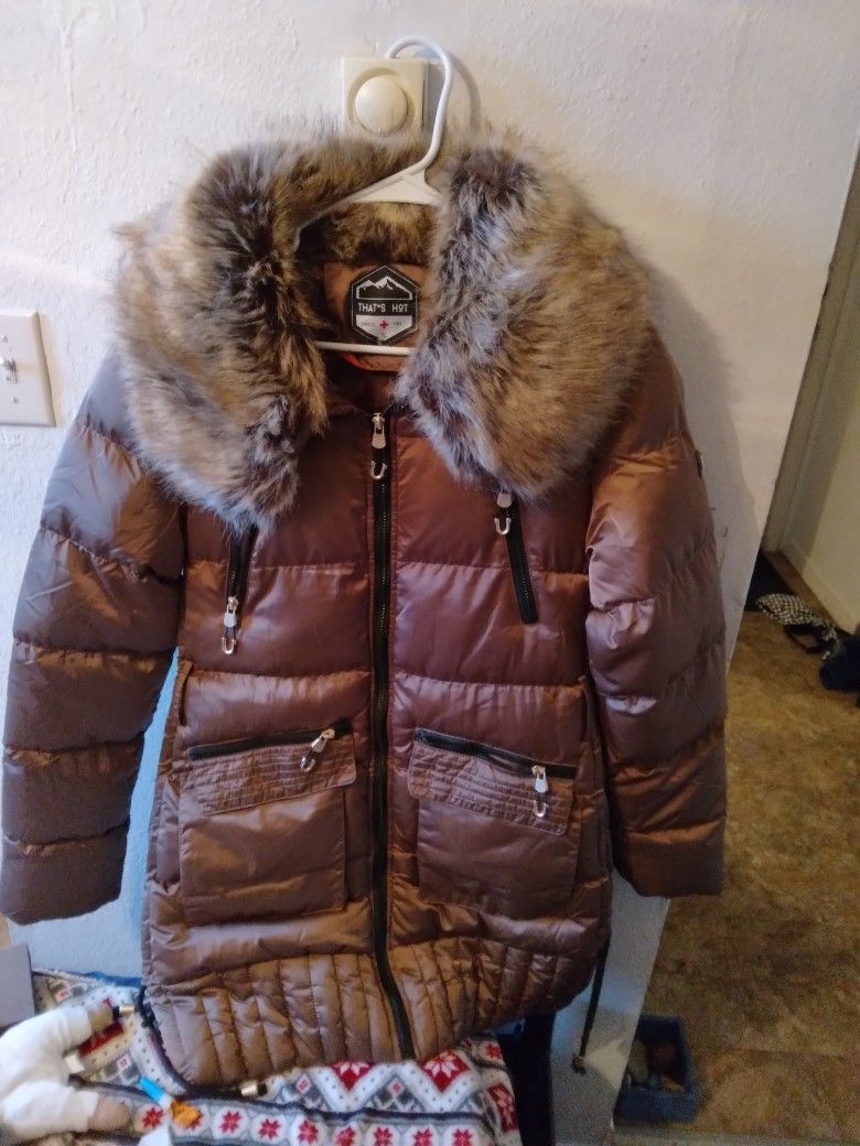 BRAND NEW JACKET .IN PERSON LOOKS EV R N MOR R MAGNIFICIENT.IT HSS AS FUNCTION A L STRAP.