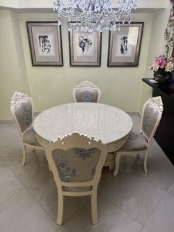 Elegant Dining Table Set – 6 Chairs (4 Shown + 2 in Storage)