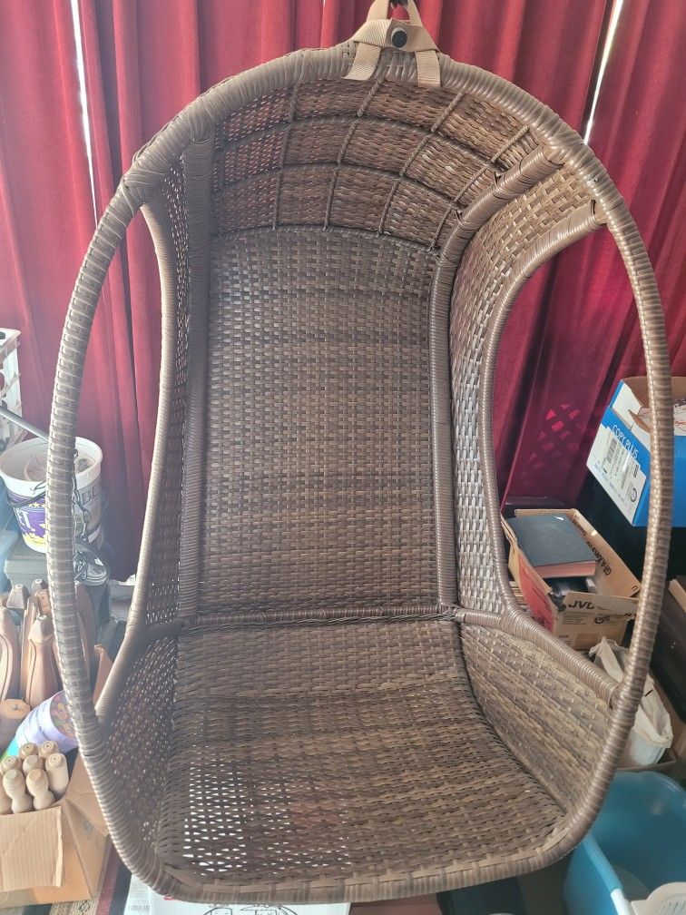 Hanging Egg Chair with Hanging Hardware Pier One Great Condition! for