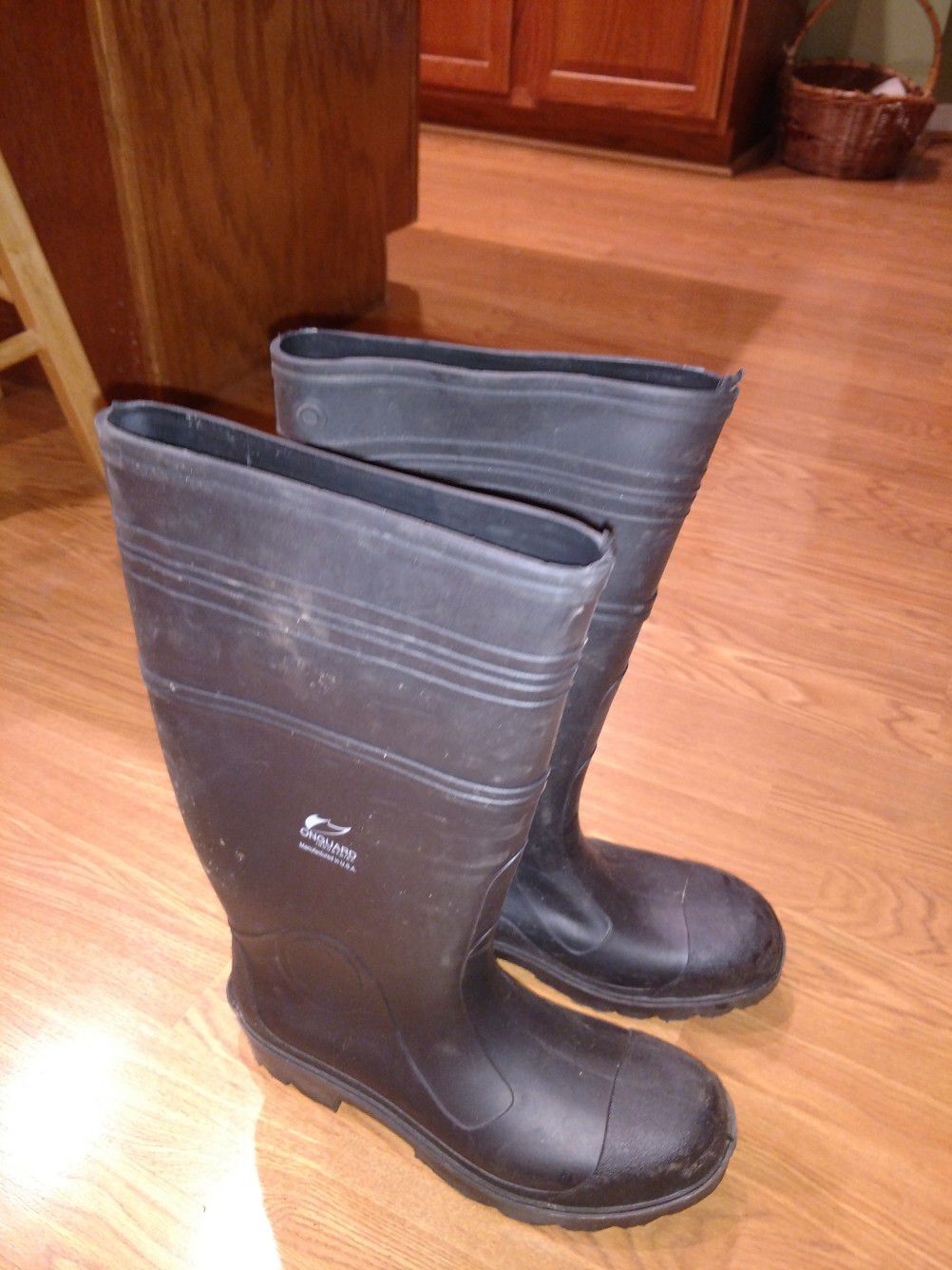 Men's size 7 rain boots