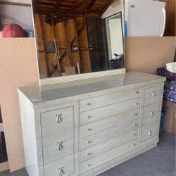 Dresser With Mirror 