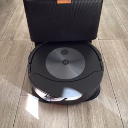 iRobot Roomba Combo j7+ Self-Emptying Robot Vacuum & Mop