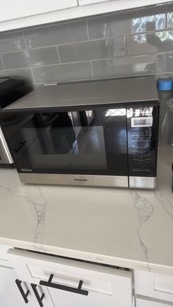 Microwave (Panasonic NN-SN67HS)