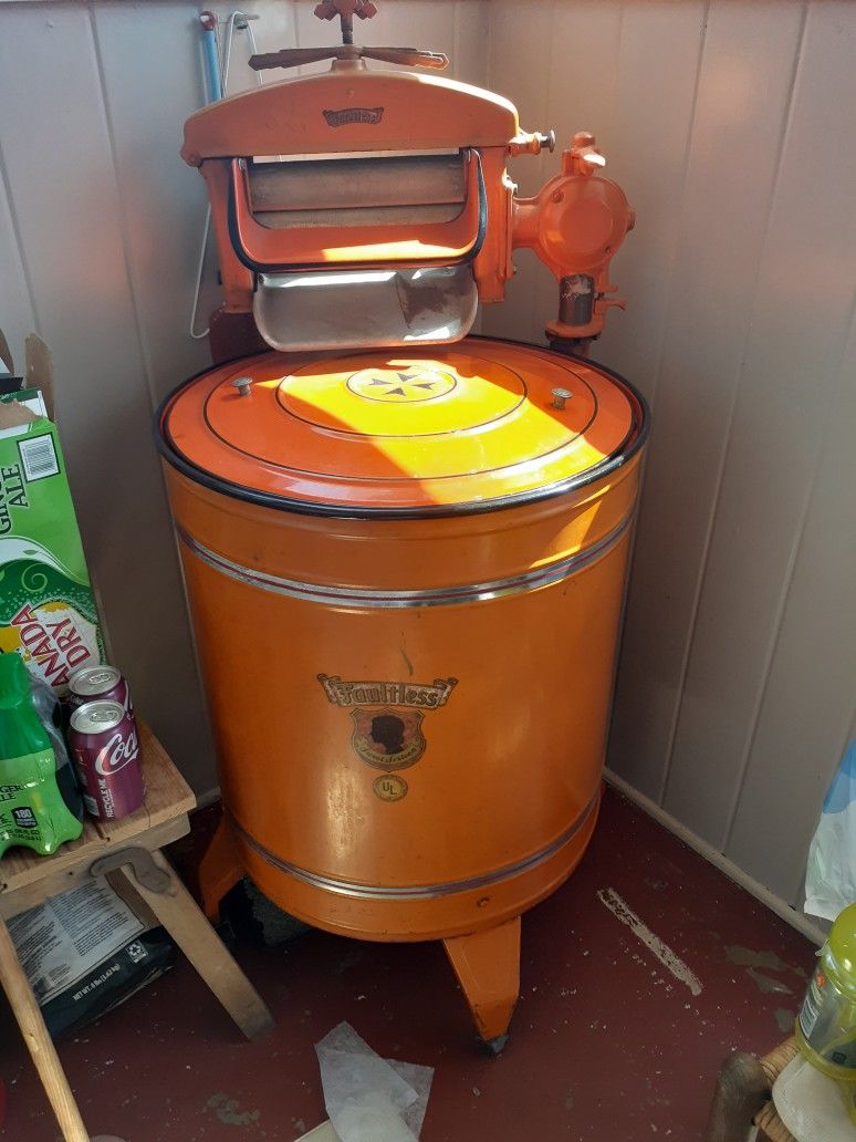 Vintage Washing Machine (Faultless)