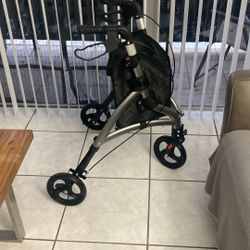 Walker O Andador aluminio Súper Ligero 3 Ruedas Plegable