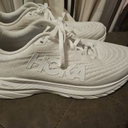 MEN SIZE 9  SCKETHERS 