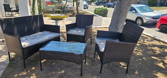 Brand new patio set 100 price is FIRM