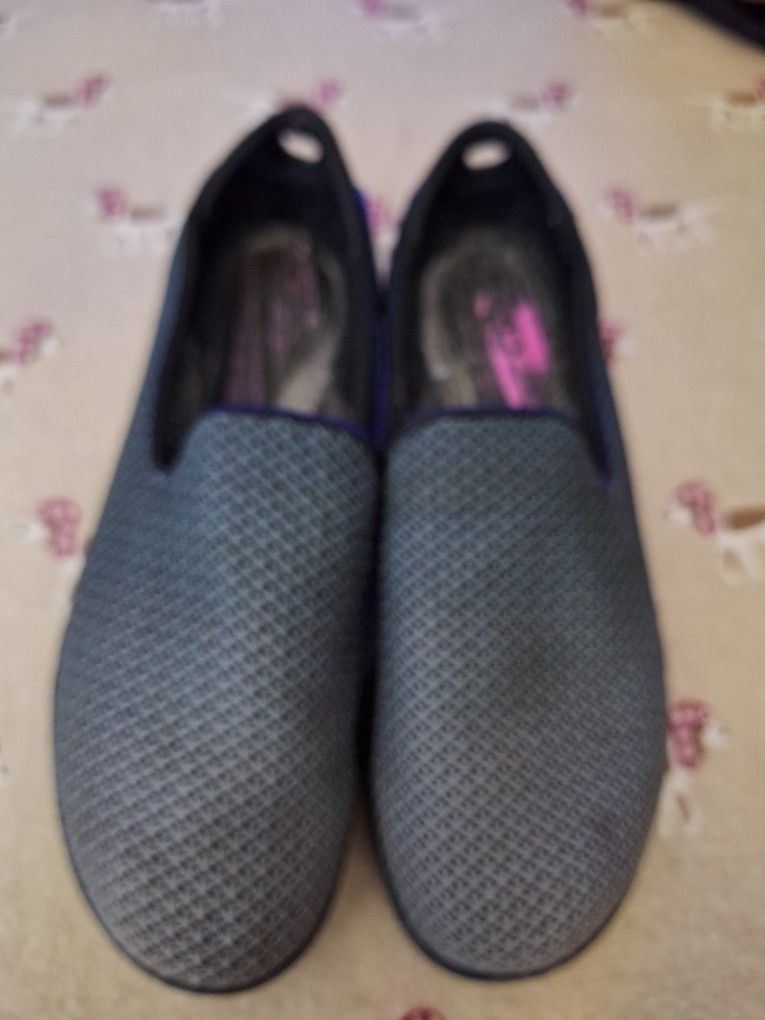 Women Skechers Goga Mat Technology Size 8.5. SN 14018 Gray PreOwned Good Condi $35