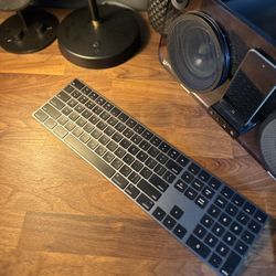 Apple Keyboard (Black/Grey)