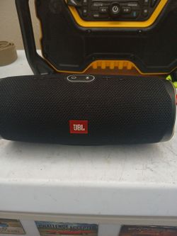 JBL charge 4
