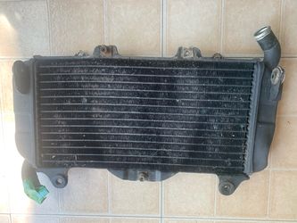 1985 Yamaha FZ750 radiator