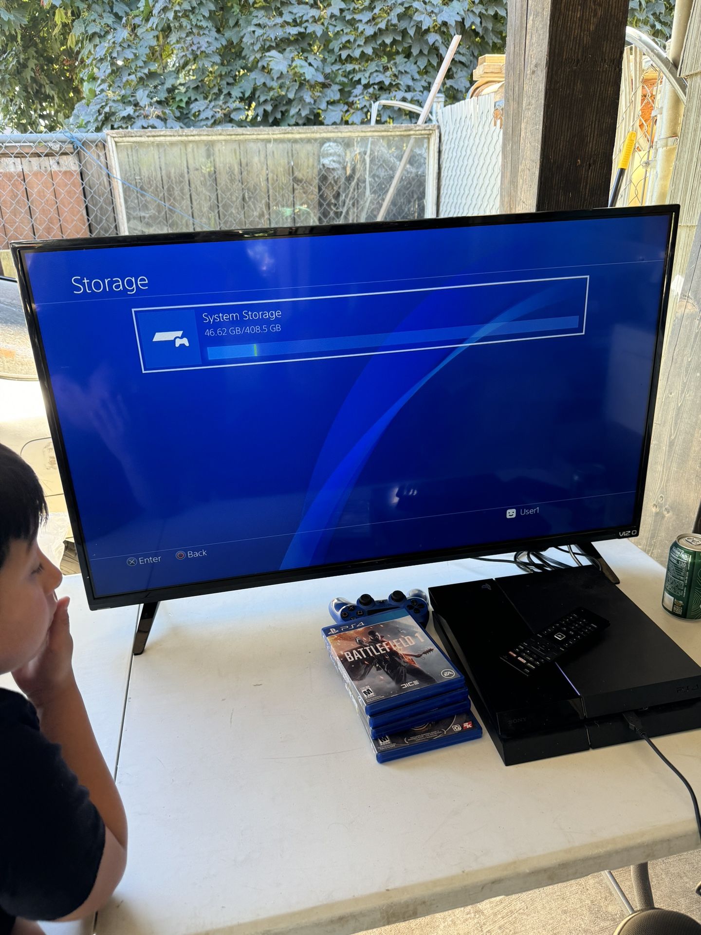 PS4 + 32 Inch Tv