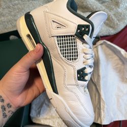 Jordan 4s