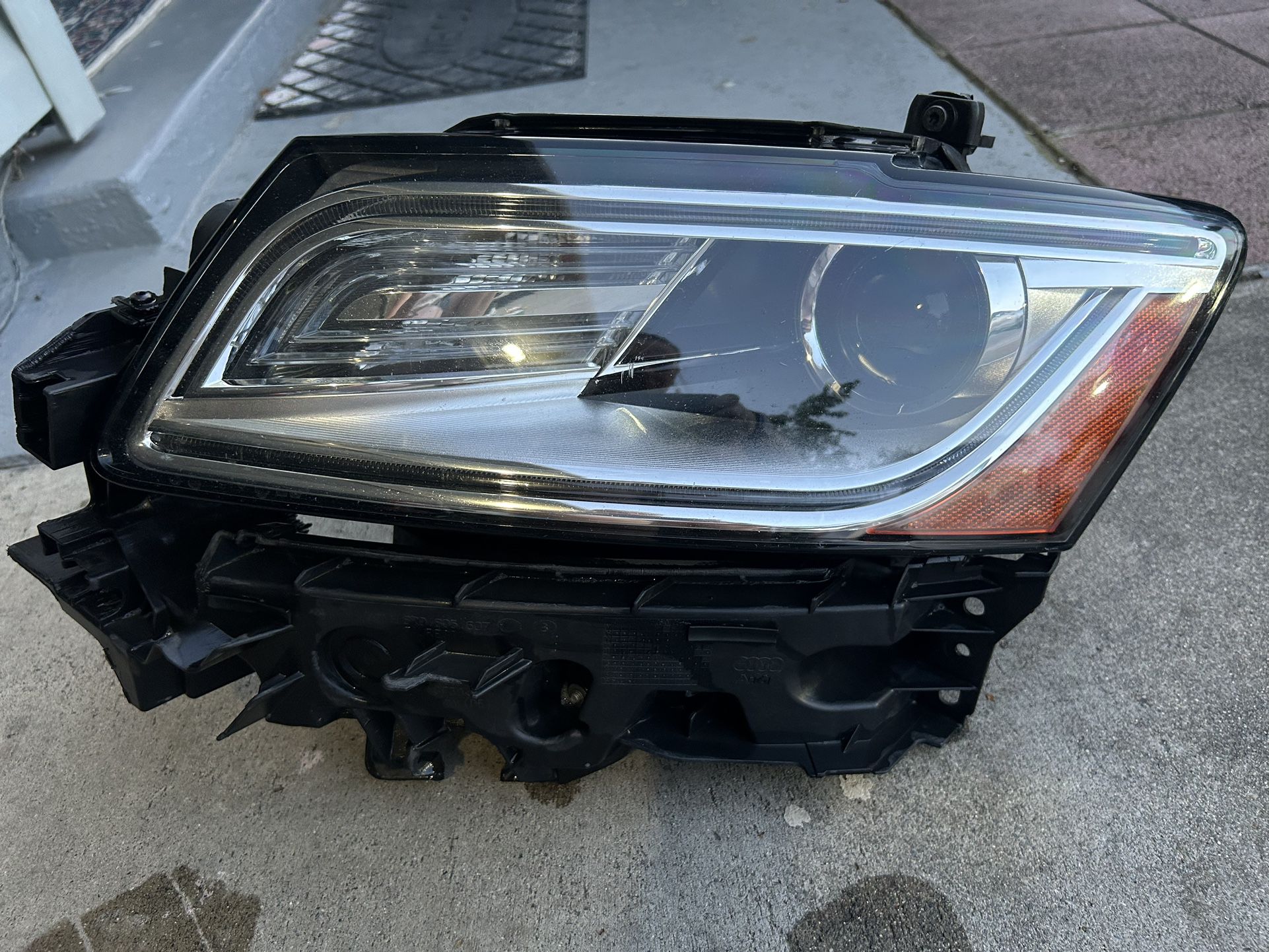 2013-2017 Audi Q5 Right Headlight 