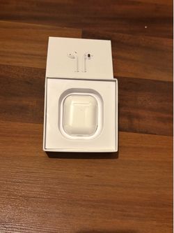 Apple AirPods 2nd Gen Wireless Earbuds w/Charging Case Open Box w/ cable.