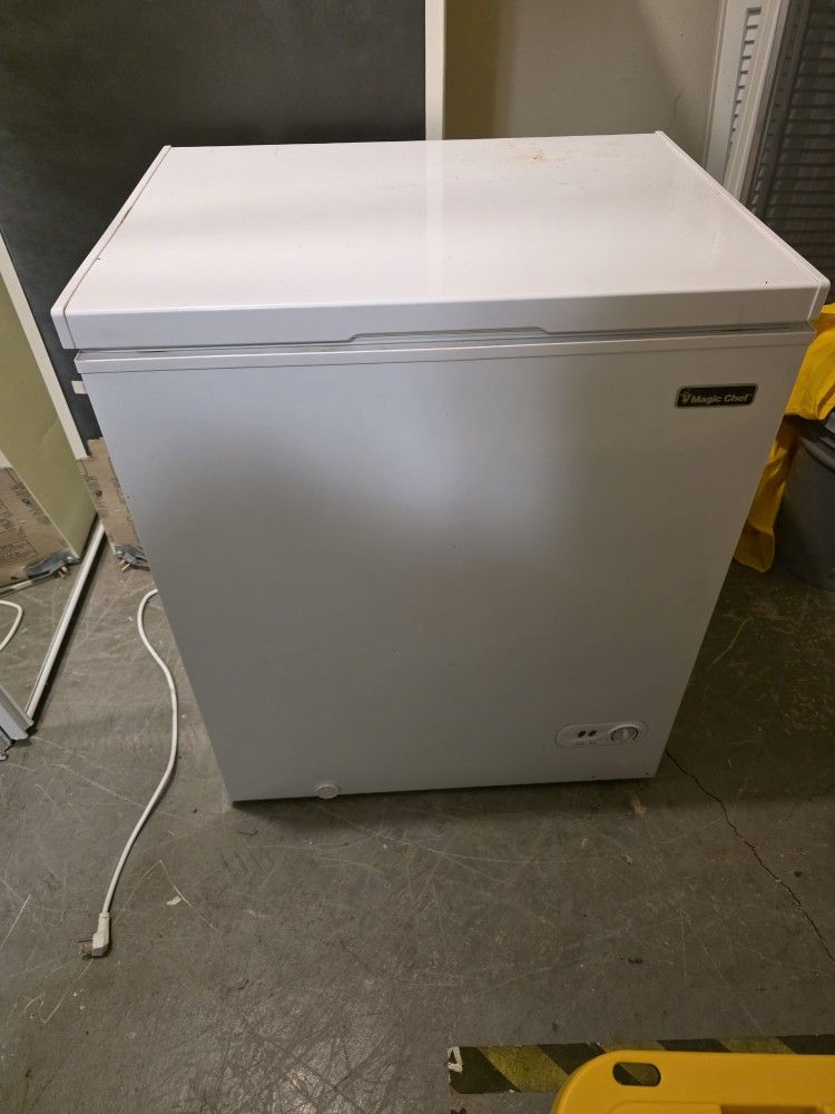 Magic Chef Freezer 150$ Obo
