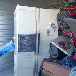 Refrigerator With Ice Maker 125