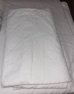 https://offerup.com/redirect/?o=bS5zdHlsZQ== Diamond Matelassé Shower Curtain