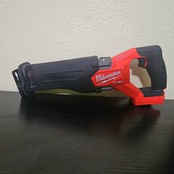 MILWAUKEE M18 FUEL SAWZALL 