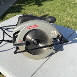 Like New Craftsman Circular Saw W/ 3 Extra Blades