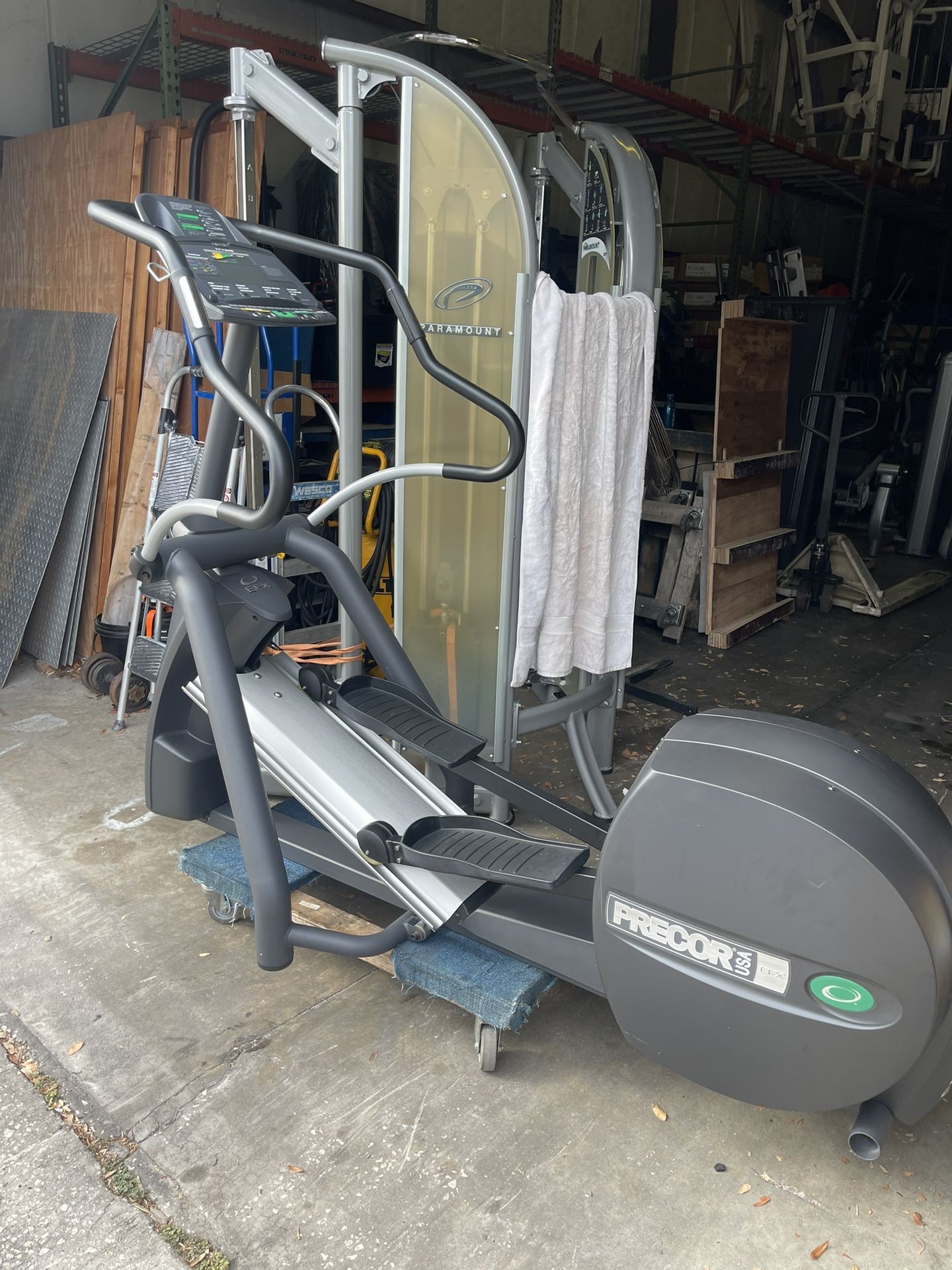 Precor EFX 546 Elliptical Machine With Elevation - Super Clean