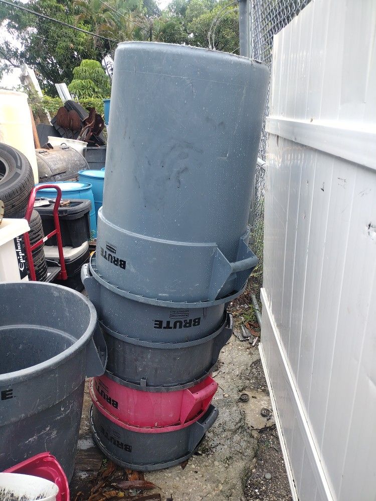 Good Condition Route 50 Gallon Garbage Cans 30$ Each