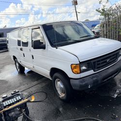 2005 Ford Van