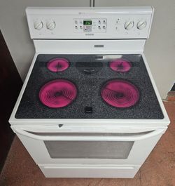 🔥🔆♨️☆Maytag☆♨️🔆🔥 White Ceramic Top Stove in Perfect Condition