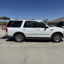 97 Ford Expedition Eddie Bauer (moving)